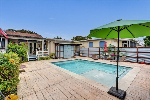 3030 NW 5th St, Miami, FL 33125