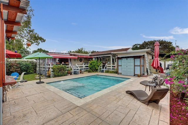 3030 NW 5th St, Miami, FL 33125