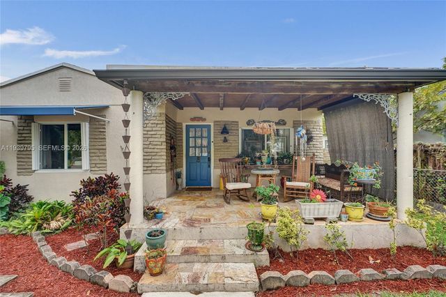 3030 NW 5th St, Miami, FL 33125