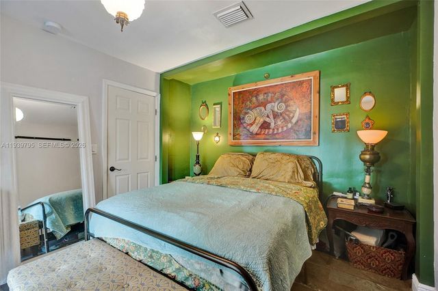 3030 NW 5th St, Miami, FL 33125