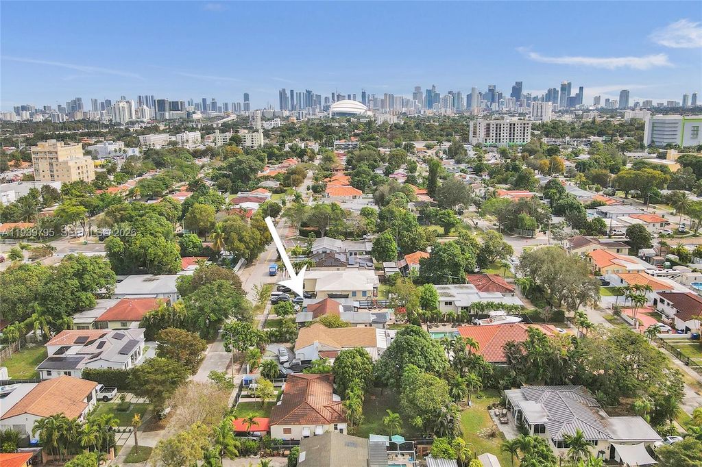 3030 NW 5th St, Miami, FL 33125