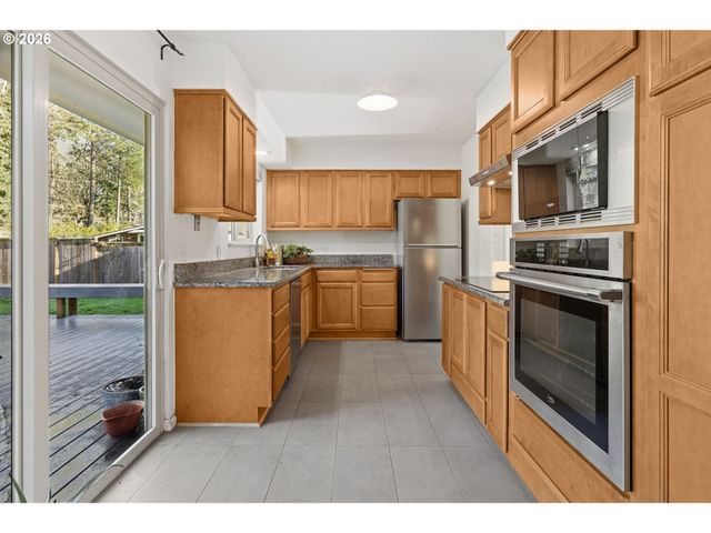 275 E 39TH Ave, Eugene, OR 97405