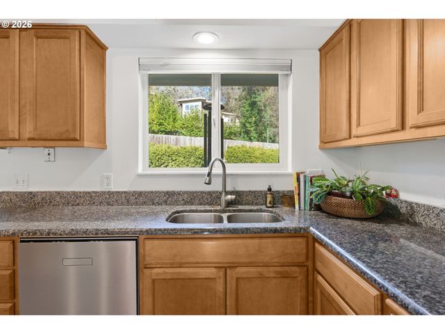 275 E 39TH Ave, Eugene, OR 97405