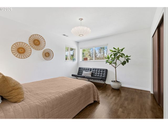 275 E 39TH Ave, Eugene, OR 97405