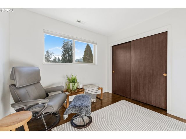 275 E 39TH Ave, Eugene, OR 97405