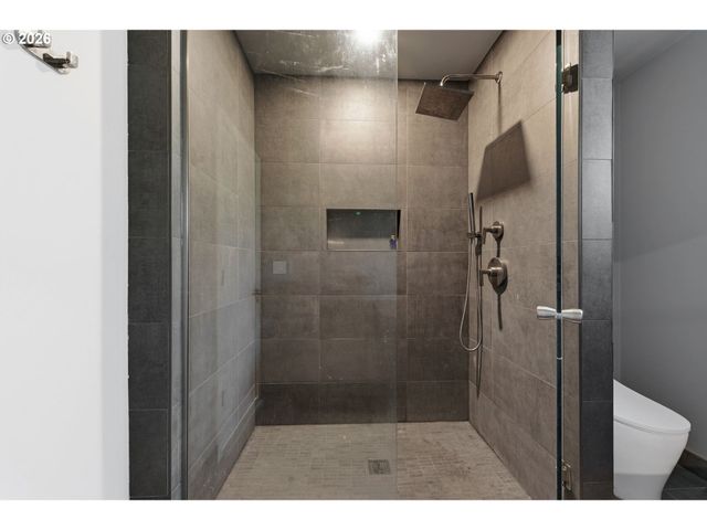 275 E 39TH Ave, Eugene, OR 97405