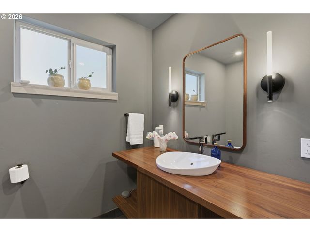 275 E 39TH Ave, Eugene, OR 97405