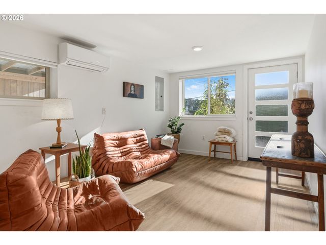 275 E 39TH Ave, Eugene, OR 97405