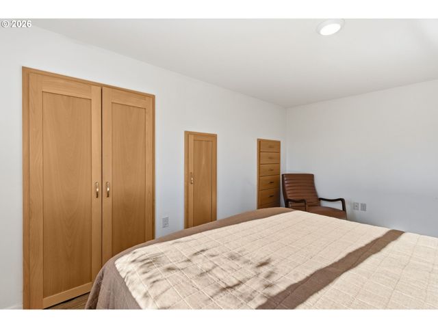 275 E 39TH Ave, Eugene, OR 97405