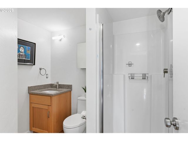 275 E 39TH Ave, Eugene, OR 97405