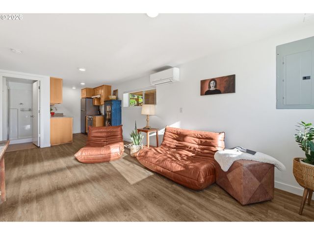 275 E 39TH Ave, Eugene, OR 97405