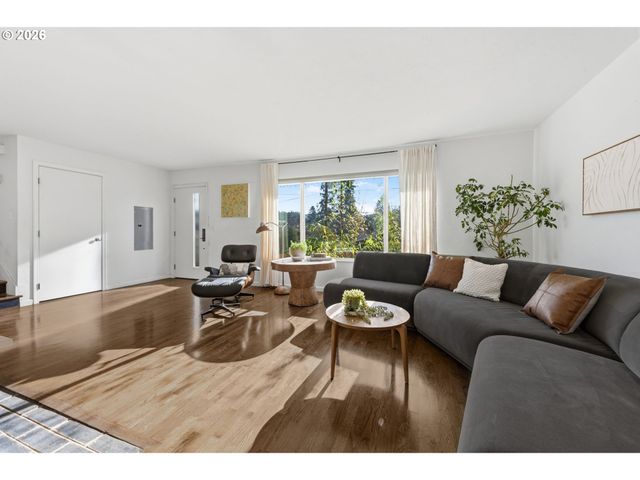 275 E 39TH Ave, Eugene, OR 97405