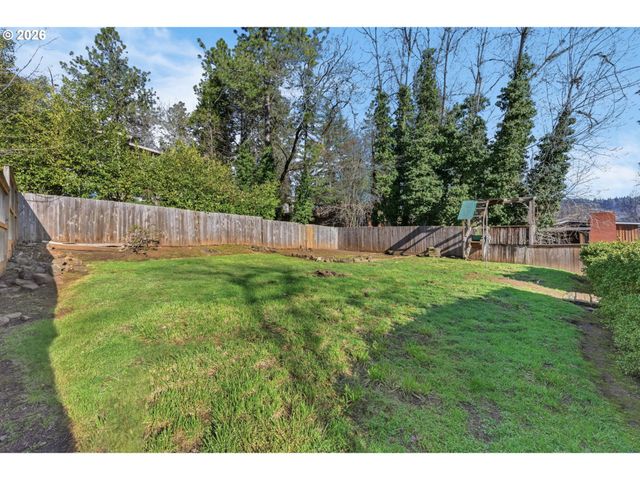 275 E 39TH Ave, Eugene, OR 97405