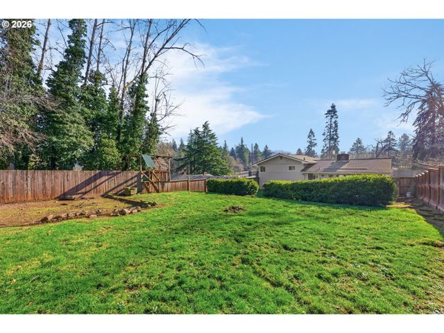 275 E 39TH Ave, Eugene, OR 97405