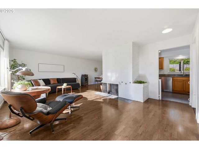 275 E 39TH Ave, Eugene, OR 97405