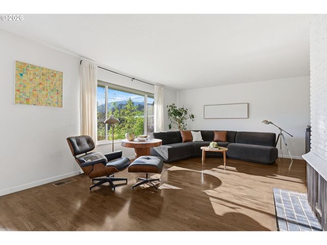 275 E 39TH Ave, Eugene, OR 97405