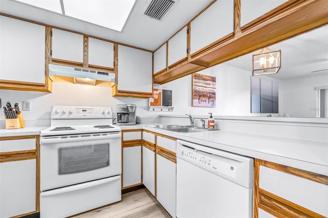 6077 113TH STREET 621, Seminole, FL 33772