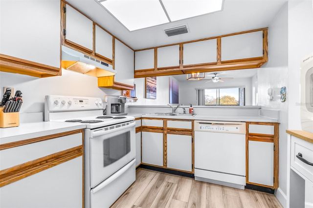 6077 113TH STREET 621, Seminole, FL 33772