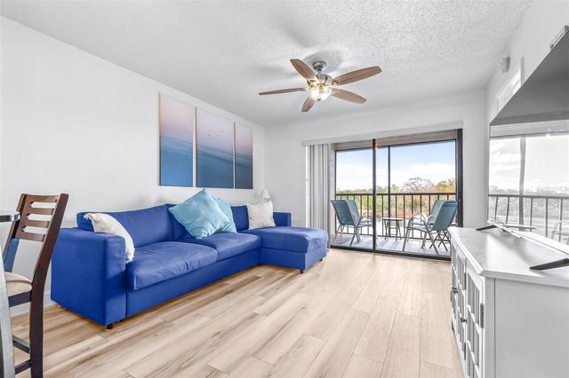 6077 113TH STREET 621, Seminole, FL 33772