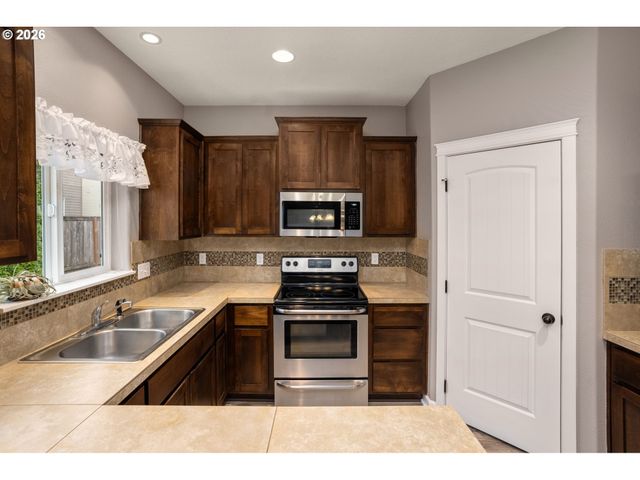 52183 Se TUSSING Way, Scappoose, OR 97056