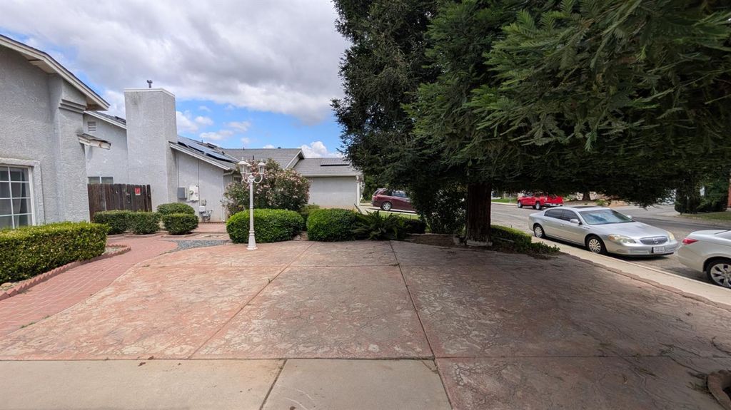 575 Macadamia Ave, Madera, CA 93637