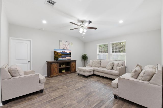 518 Road 5138, Cleveland, TX 77327