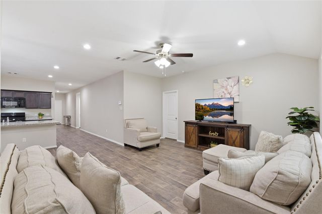 518 Road 5138, Cleveland, TX 77327