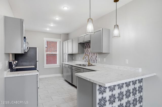 906 MONROE STREET, Jefferson City, MO 65101