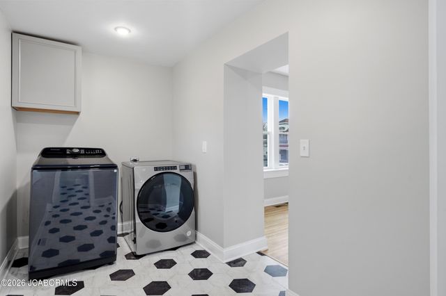 906 MONROE STREET, Jefferson City, MO 65101