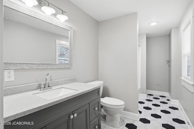 906 MONROE STREET, Jefferson City, MO 65101