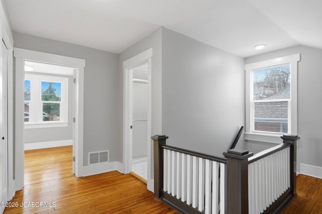 906 MONROE STREET, Jefferson City, MO 65101