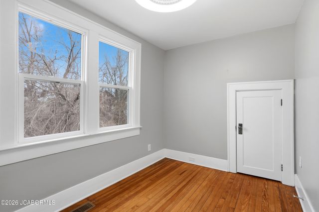 906 MONROE STREET, Jefferson City, MO 65101