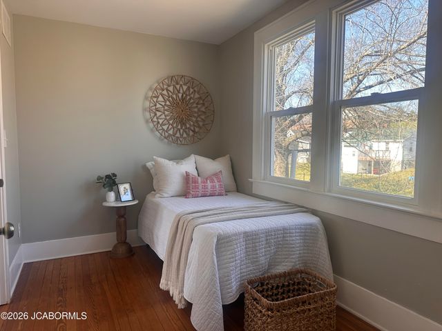 906 MONROE STREET, Jefferson City, MO 65101