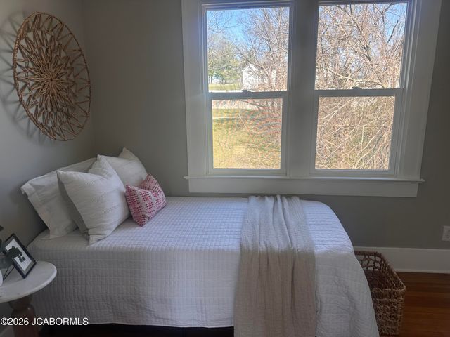 906 MONROE STREET, Jefferson City, MO 65101