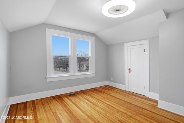 906 MONROE STREET, Jefferson City, MO 65101