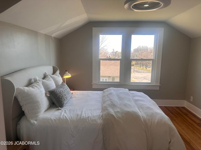 906 MONROE STREET, Jefferson City, MO 65101