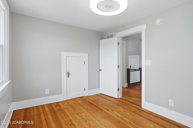 906 MONROE STREET, Jefferson City, MO 65101