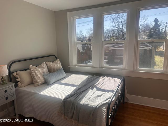 906 MONROE STREET, Jefferson City, MO 65101