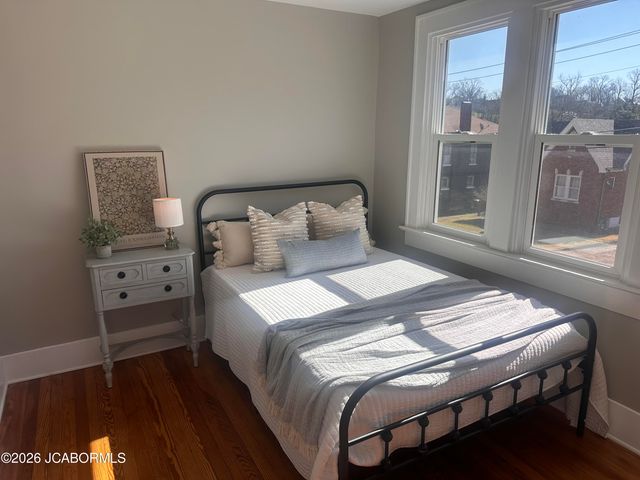 906 MONROE STREET, Jefferson City, MO 65101