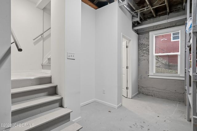 906 MONROE STREET, Jefferson City, MO 65101