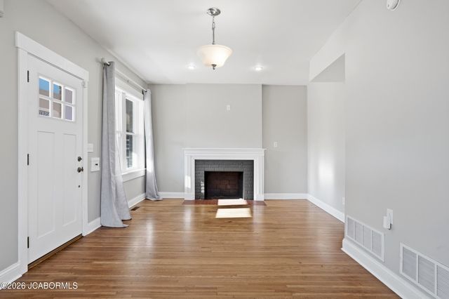 906 MONROE STREET, Jefferson City, MO 65101