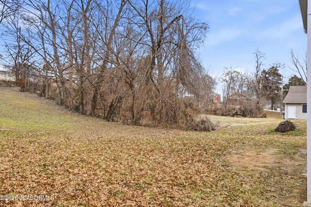 906 MONROE STREET, Jefferson City, MO 65101