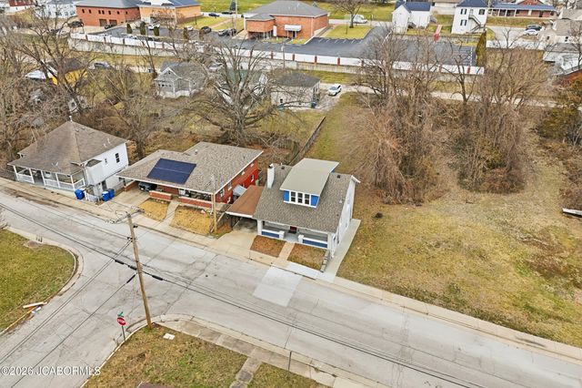 906 MONROE STREET, Jefferson City, MO 65101