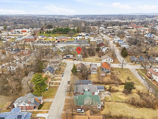 906 MONROE STREET, Jefferson City, MO 65101