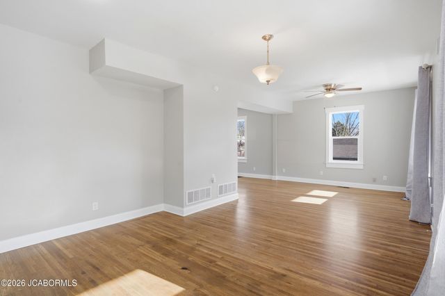 906 MONROE STREET, Jefferson City, MO 65101