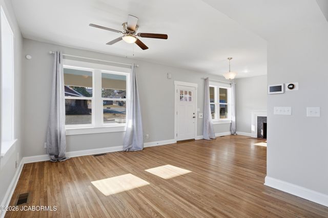 906 MONROE STREET, Jefferson City, MO 65101