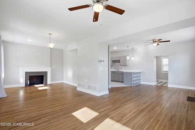 906 MONROE STREET, Jefferson City, MO 65101