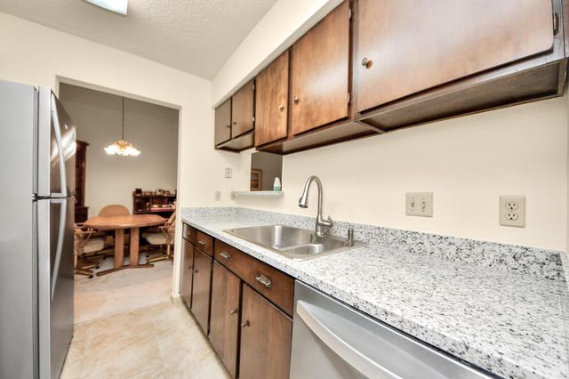 9433 Pagewood Ln, Houston, TX 77063