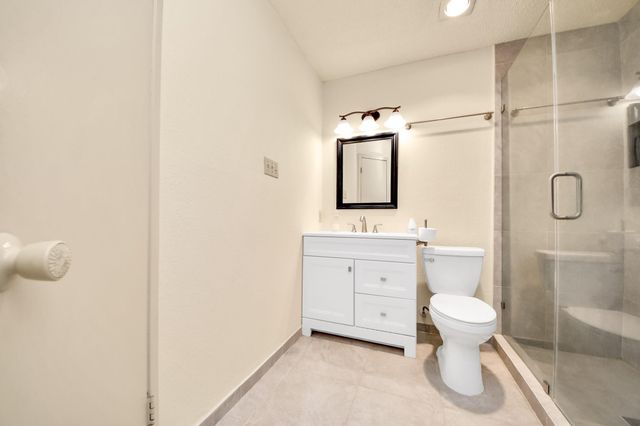 9433 Pagewood Ln, Houston, TX 77063