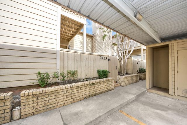9433 Pagewood Ln, Houston, TX 77063